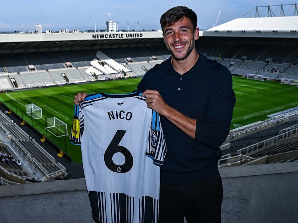 Nico González em apresentação pelo Newcastle