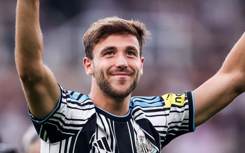Meio-campista deixa o Manchester City e reforça rival na Premier League