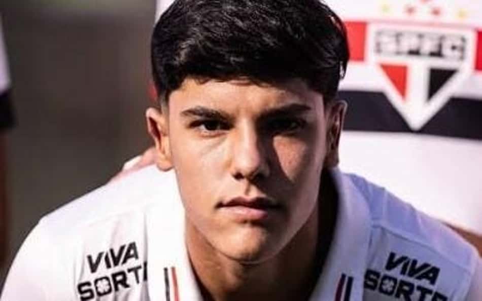 Nicolas com a camisa do São Paulo