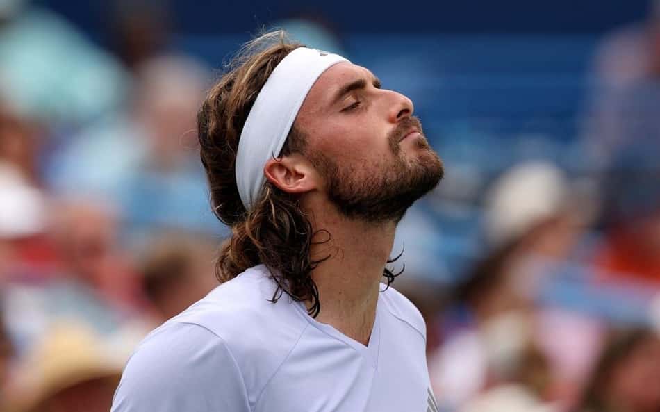 O grego Stefanos Tsitsipas na derrota para o australiano Alex De Minaur em Washington