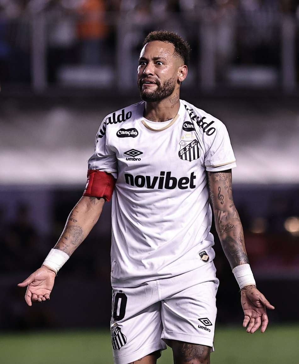 Neymar não jogará a partida de ida da Copa do Brasil contra o Palmeiras (Foto: Fabio Giannelli/AGIF/Folhapress)