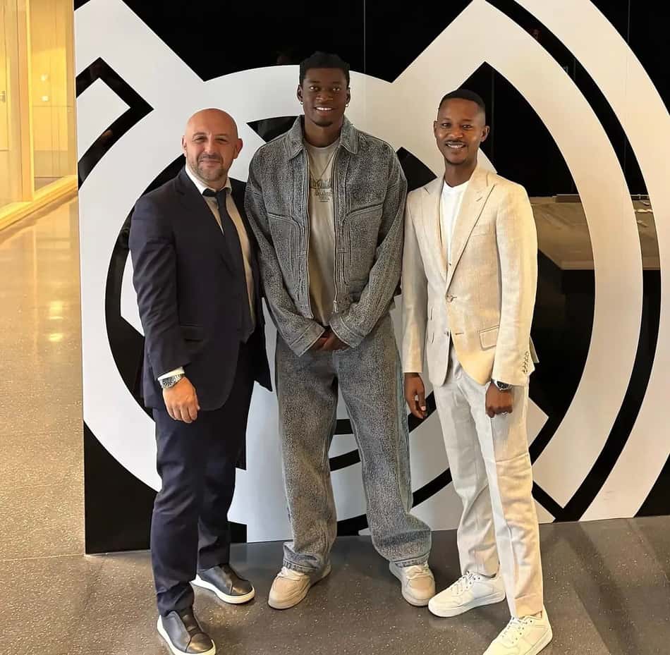 Zagueiro ganês de 21 anos, Oscar Naasei acerta com o Real Madrid em negócio de 2 milhões de euros (Foto: Reprodução / X)