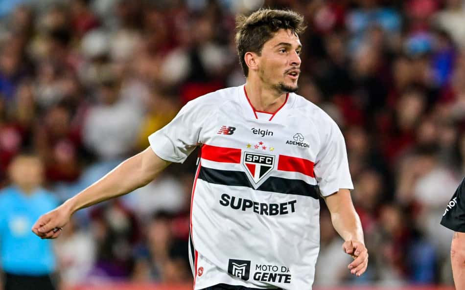 Pablo Maia em ação com a camisa do São Paulo
