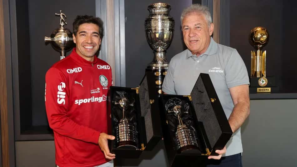 Abel Ferreira com a taça da Libertadores 