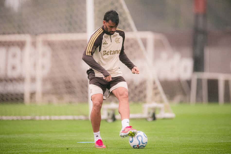 Paquetá durante treino do Flamengo no Ninho do Urubu