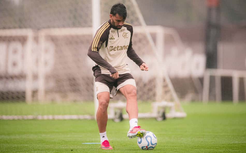 Paquetá durante treino do Flamengo no Ninho do Urubu