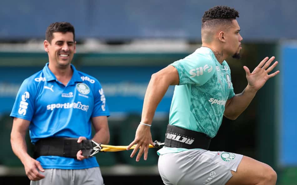 Paulinho durante treino do Palmeiras