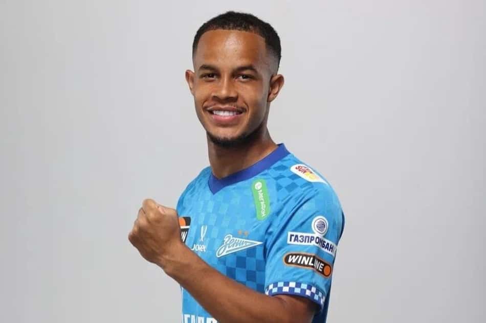 Pedrinho sorrindo em foto do media day do zenit