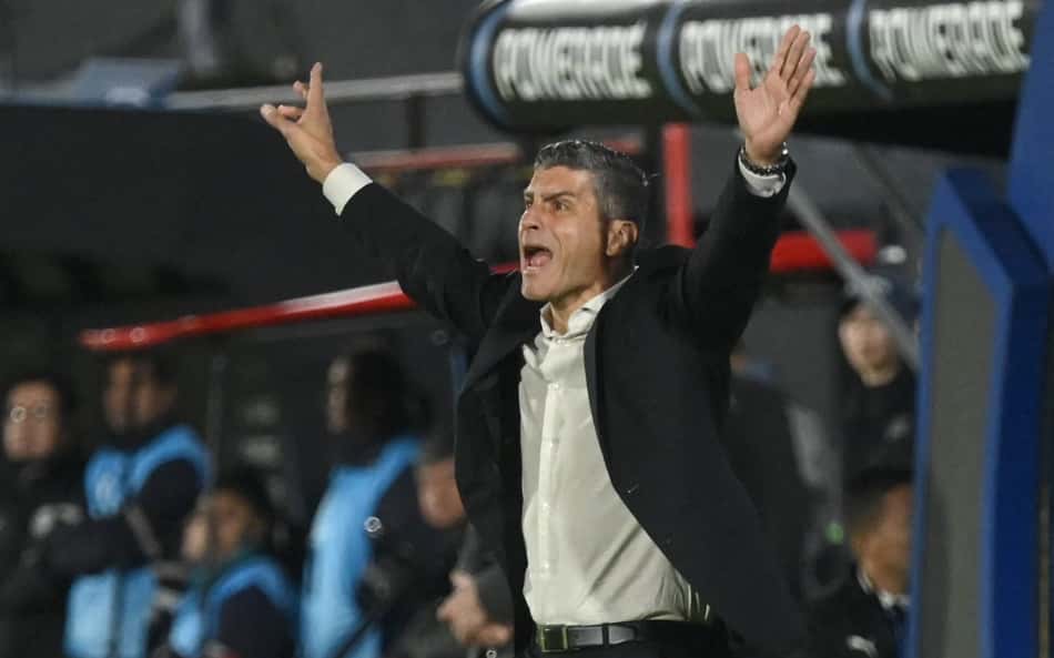 Pedro Emanuel comemora gol marcado do Vasco contra o Olimpia