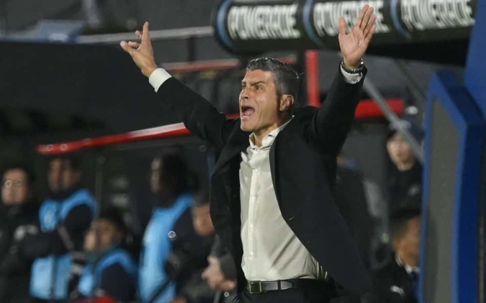 Pedro Emanuel comemora gol marcado do Vasco contra o Olimpia