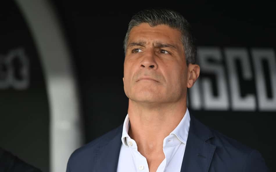 Pedro Emanuel durante duelo entre Vasco e Santos