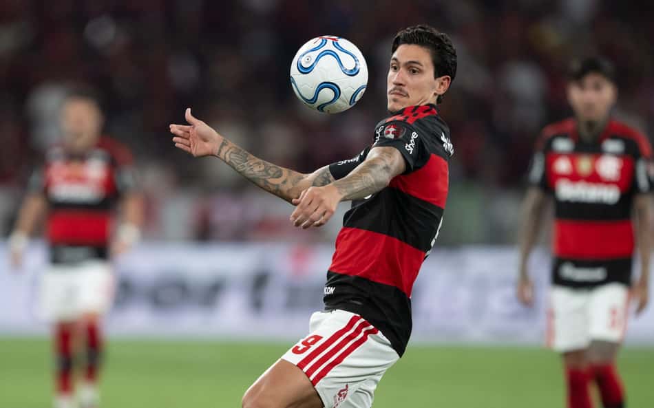 Com a vitória parcial, o Flamengo está assumindo a liderança do Brasileirão (Foto: Jorge Rodrigues/AGIF/Folhapress)