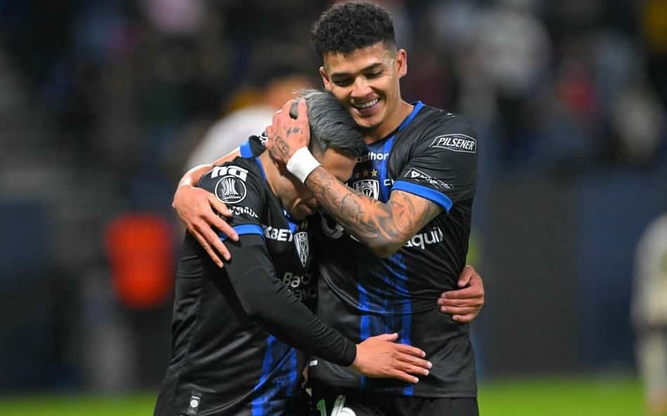Perello e Briones comemoram gol do Independiente del Valle sobre o Deportes Tolima nas oitavas de final da Libertadores