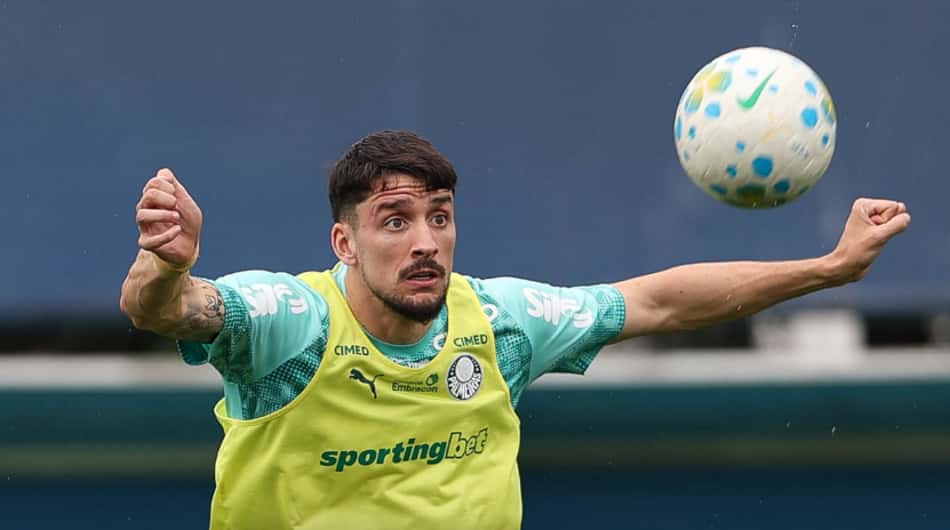 Piquerez durante treino do Palmeiras