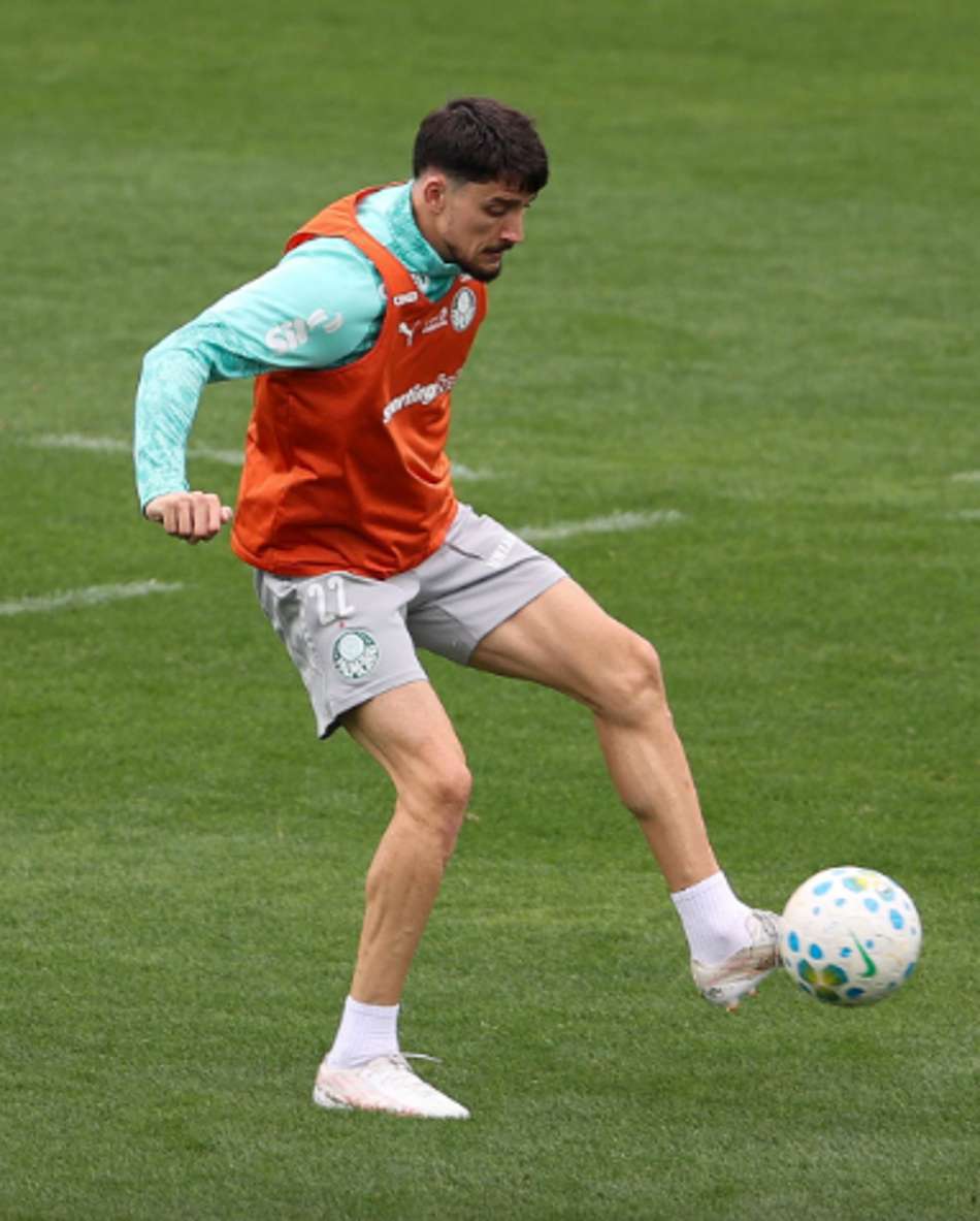 Piquerez treina na Academia de Futebol