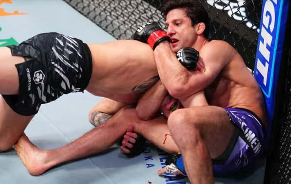 Puro Osso finaliza adversário, em sua última vitória