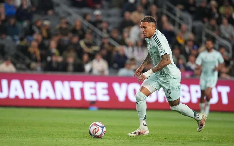 Rafael Navarro em ação pelo Colorado Rapids na MLS