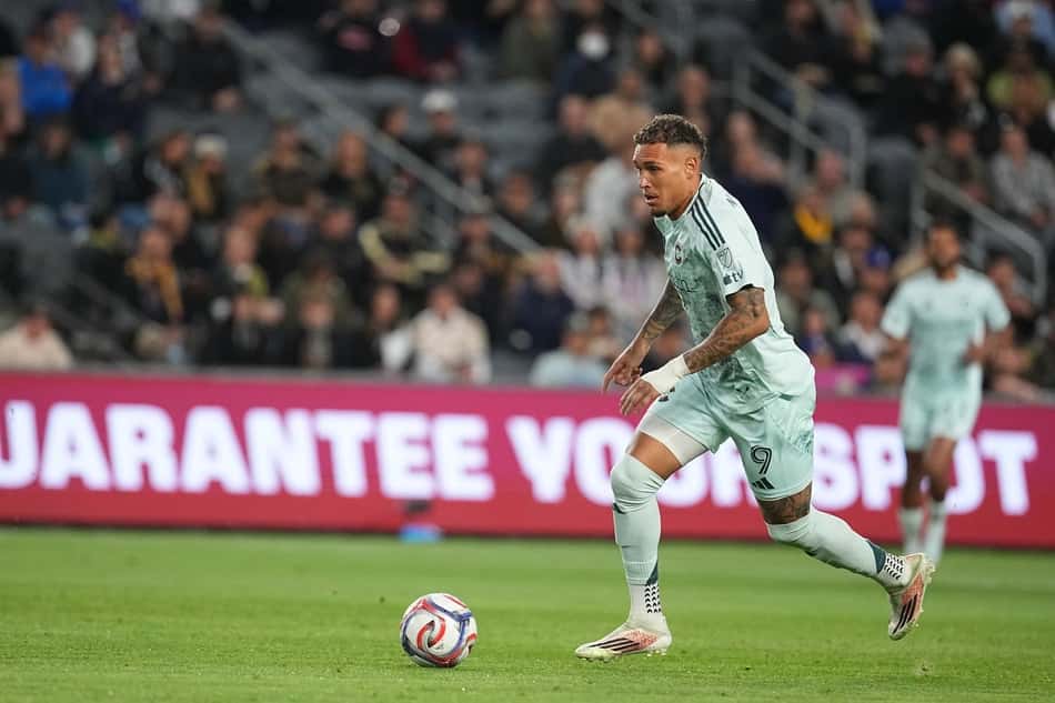 Rafael Navarro em ação pelo Colorado Rapids na MLS