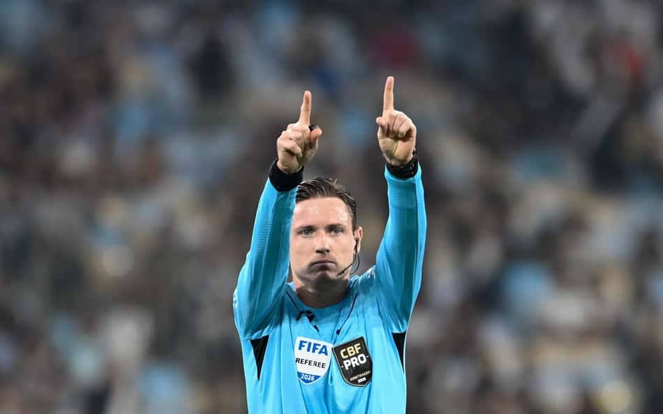 Ramon Abatti Abel apitou o jogo de ida entre Vasco e Fluminense na Copa do Brasil