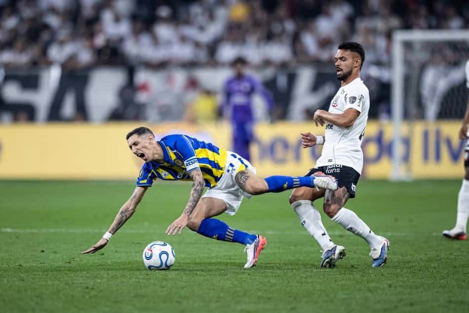 Raniele em ação durante Corinthians x Rosario Central