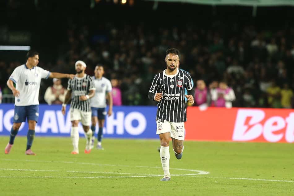Raniele durante gol do Corinthians