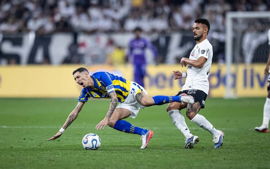 Raniele em ação durante Corinthians x Rosario Central