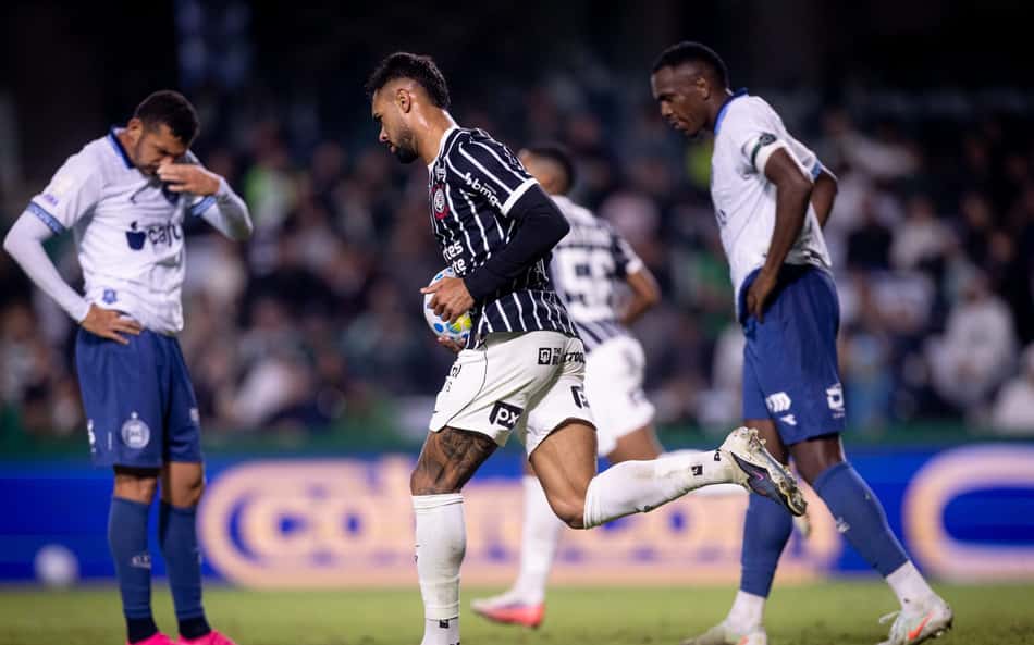 Raniele descarta desculpas após derrota do Corinthians: 'Não pode'