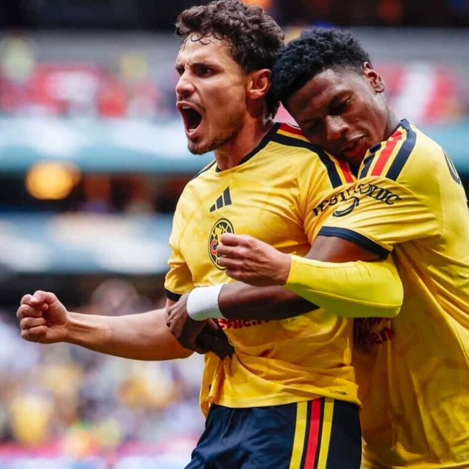 Raphael Veiga celebra gol marcado pelo América-MEX contra o Atlético San Luís