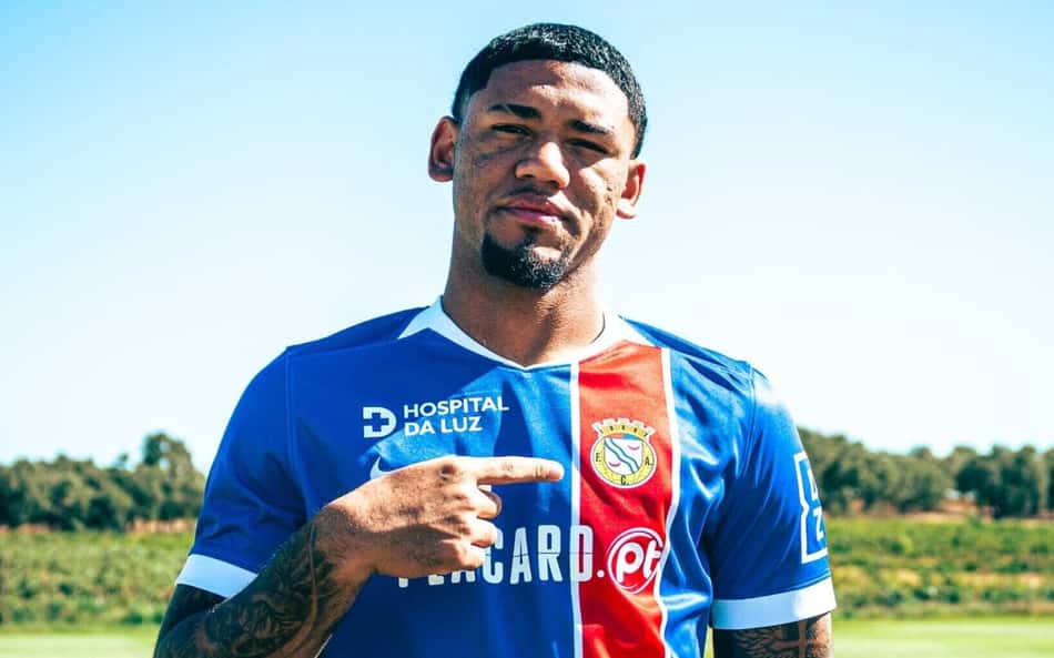 Rayan Lucas com a camisa do Alverca