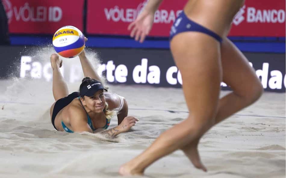 Carol e Rebecca são prata no Elite 16 de Copacabana