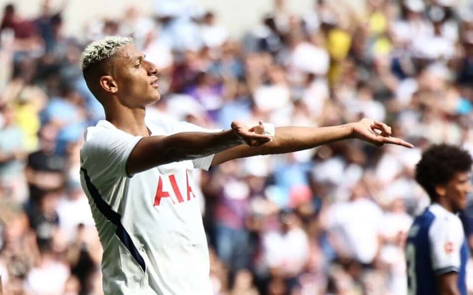 Richarlison celebra gol em amistoso de pré-temporada do Tottenham