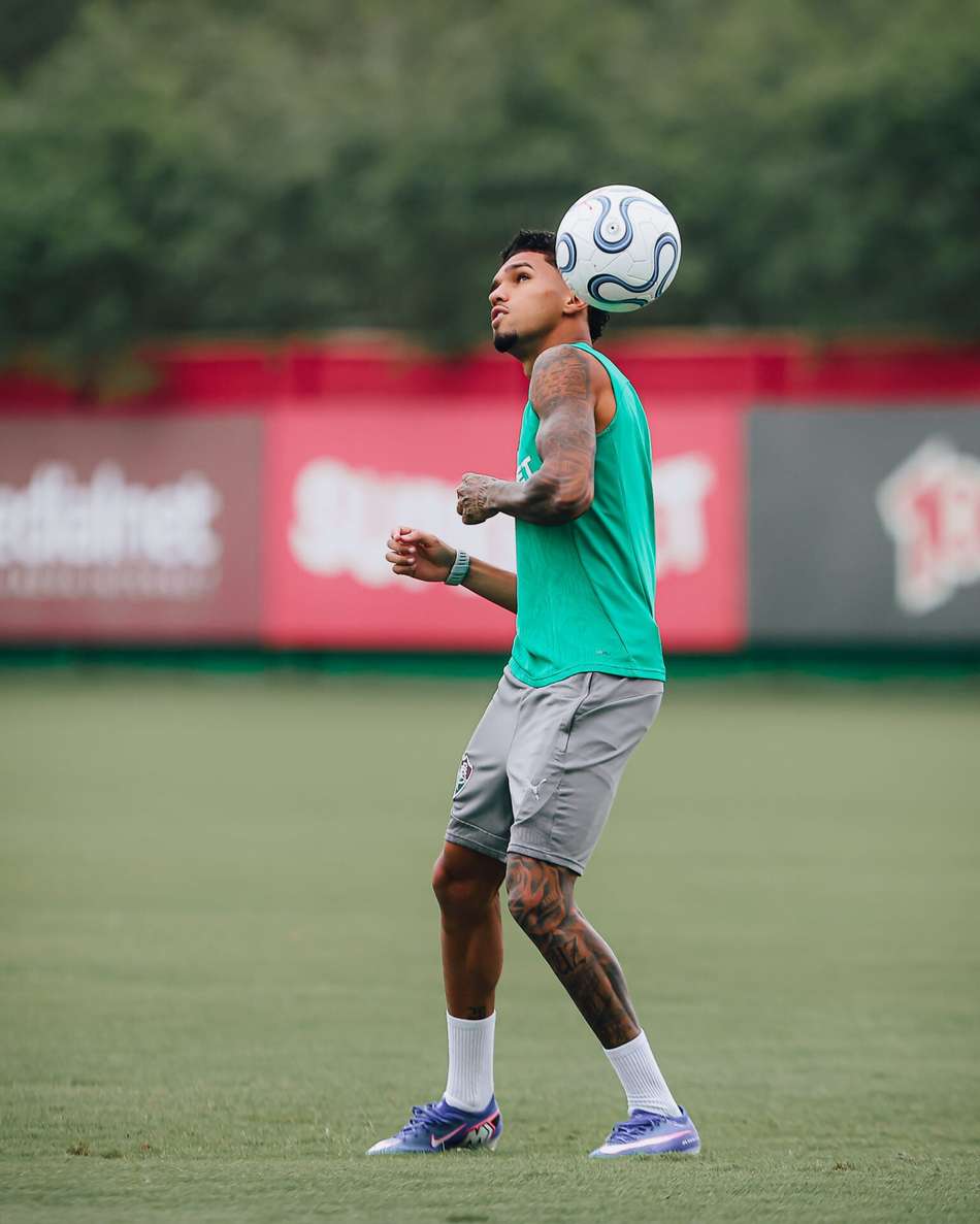 Riquelme no treino do Fluminense neste domingo (16) no CT Carlos Castilho