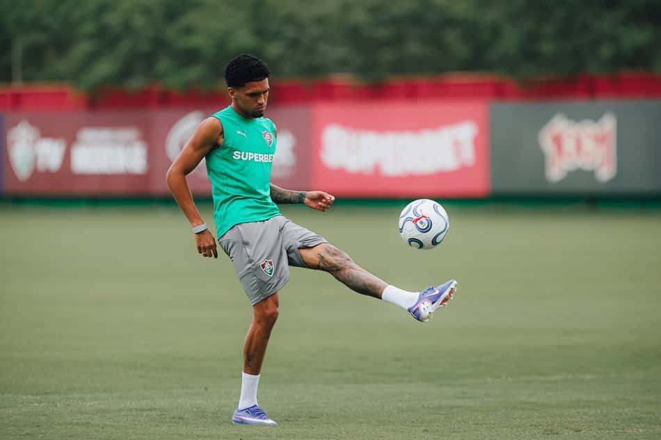 Riquelme no treino do Fluminense neste domingo (16) no CT Carlos Castilho