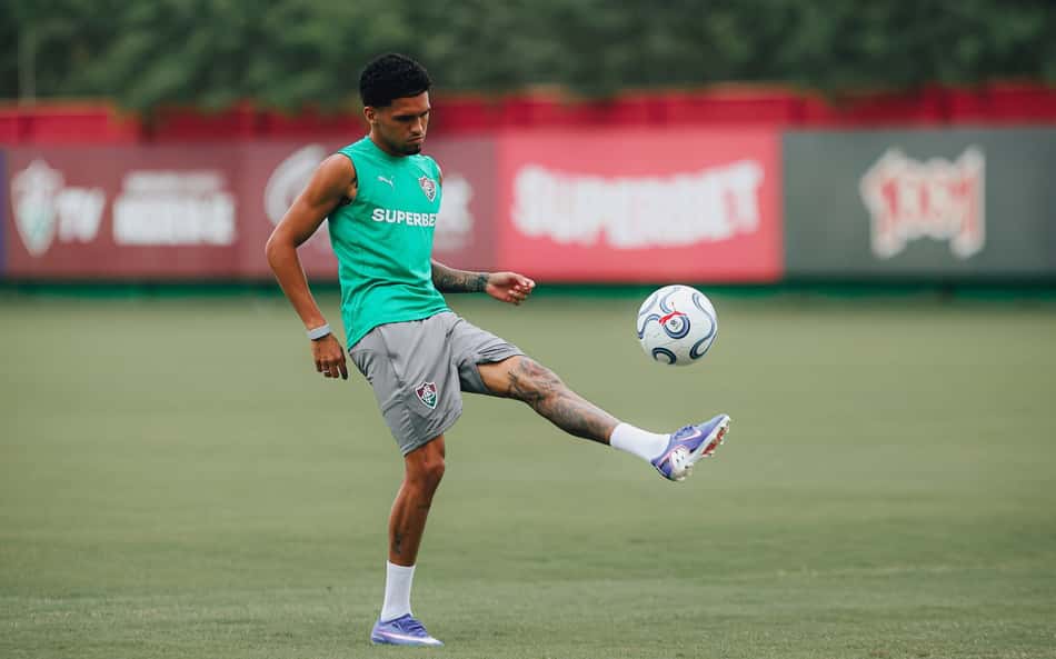 Riquelme no treino do Fluminense neste domingo (16) no CT Carlos Castilho