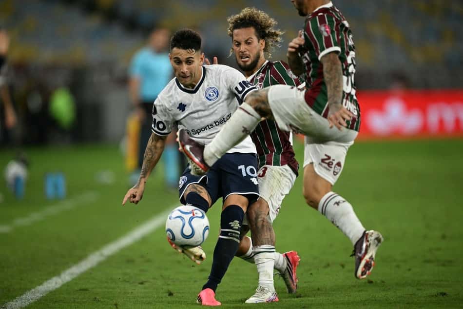 Ind. Rivadavia e Fluminense se enfrentando pelo jogo de ida das oitavas de final da Libertadores