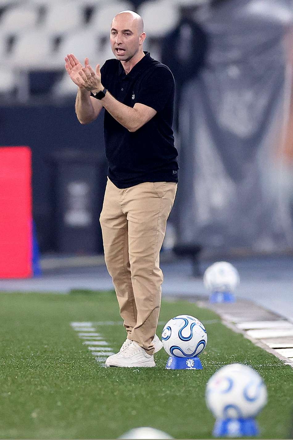 Rodrigo Bellão, técnico interino do Botafogo