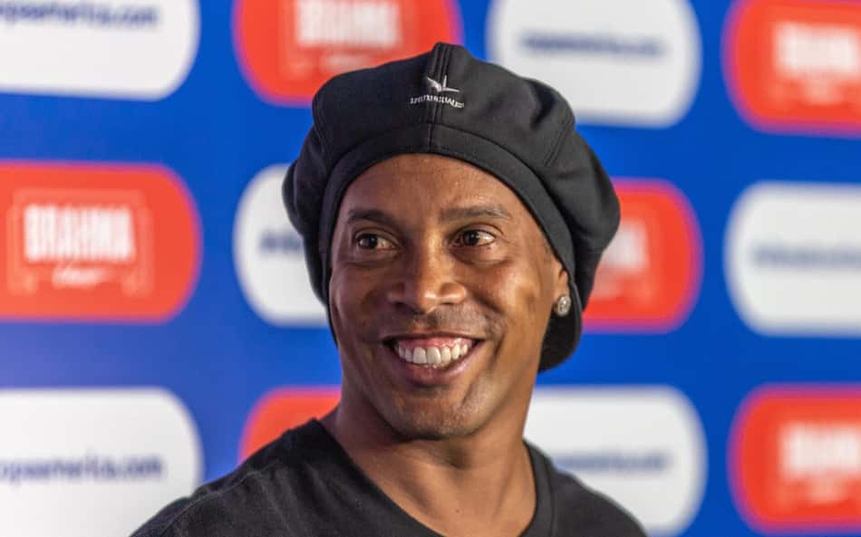Ronaldinho Gaúcho faz oferta para comprar time de basquete