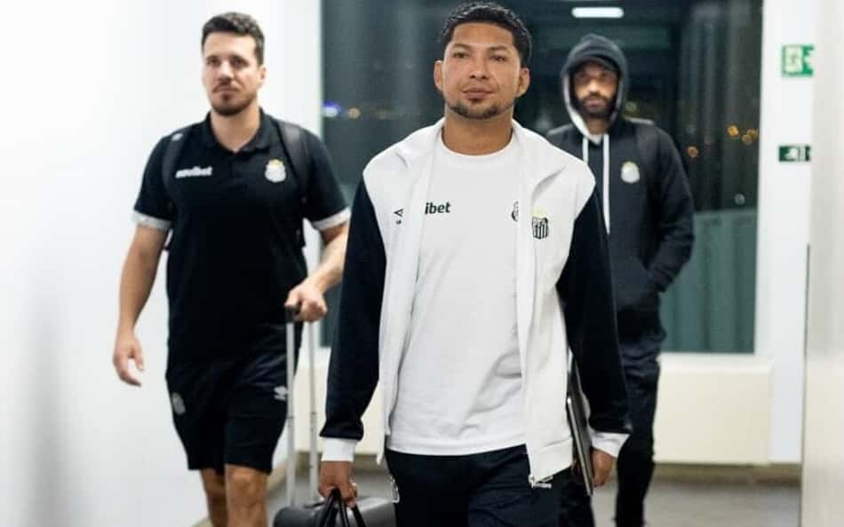 Rony em viagem com o Santos para o Equador (Foto: Reinaldo Campos/ Santos FC)