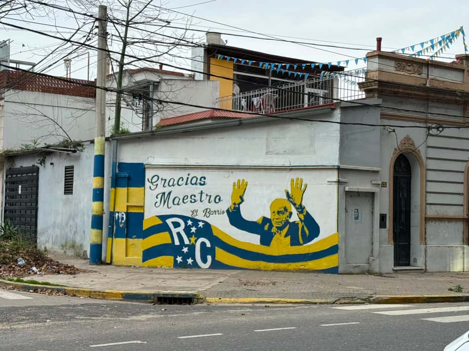 Ruas de Rosário pintadas com as cores do Rosario Central,