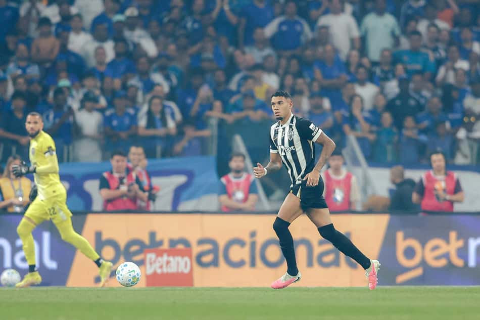 Ruan em ação no clássico com o Cruzeiro