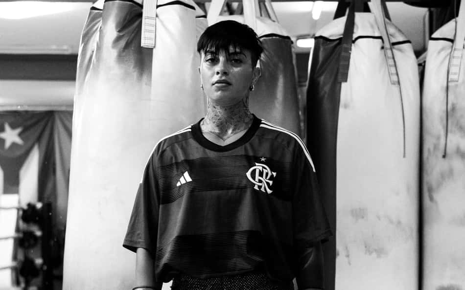 Korina Daponte, boxeadora grega, com a camisa do Flameng