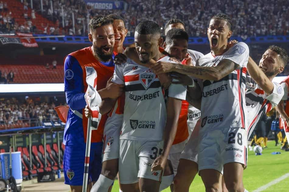 Sabino amplia para o São Paulo em duelo contra o Bolívar (Foto: Leco Viana/Thenews2/Folhapress)