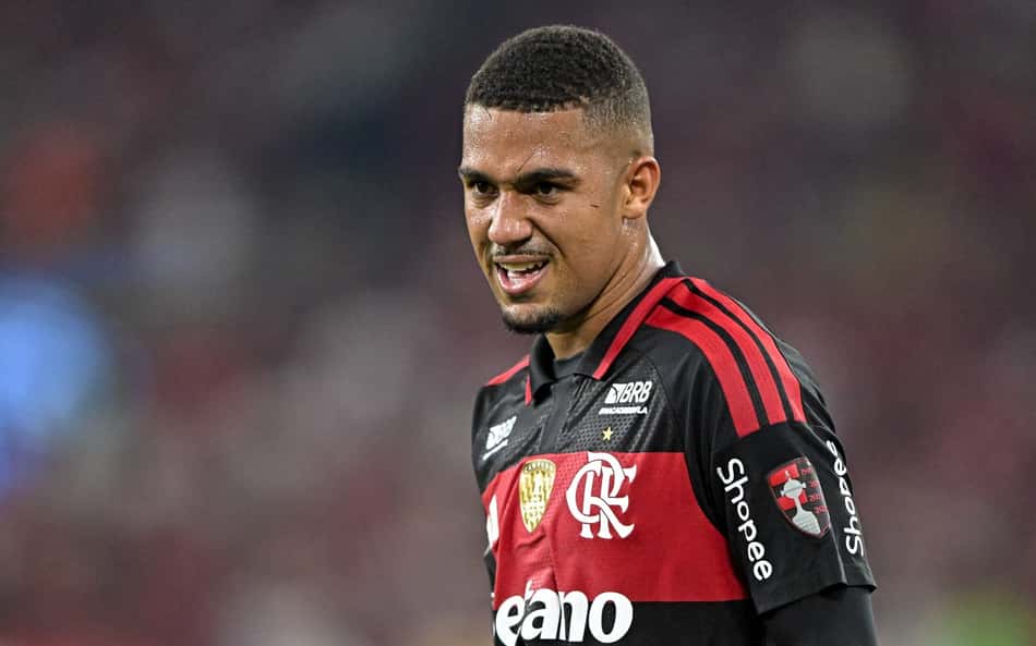 Samuel Lino no duelo entre Flamengo e Cruzeiro