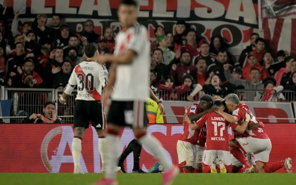 Franco Fagundez comemorando primeiro gol do Santa Fe contra o River Plate