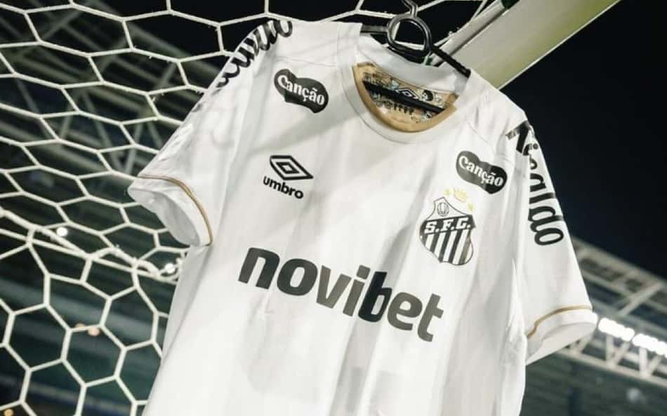 Primeiro uniforme do Santos no Nubank Parque antes do confronto contra o Palmeiras.