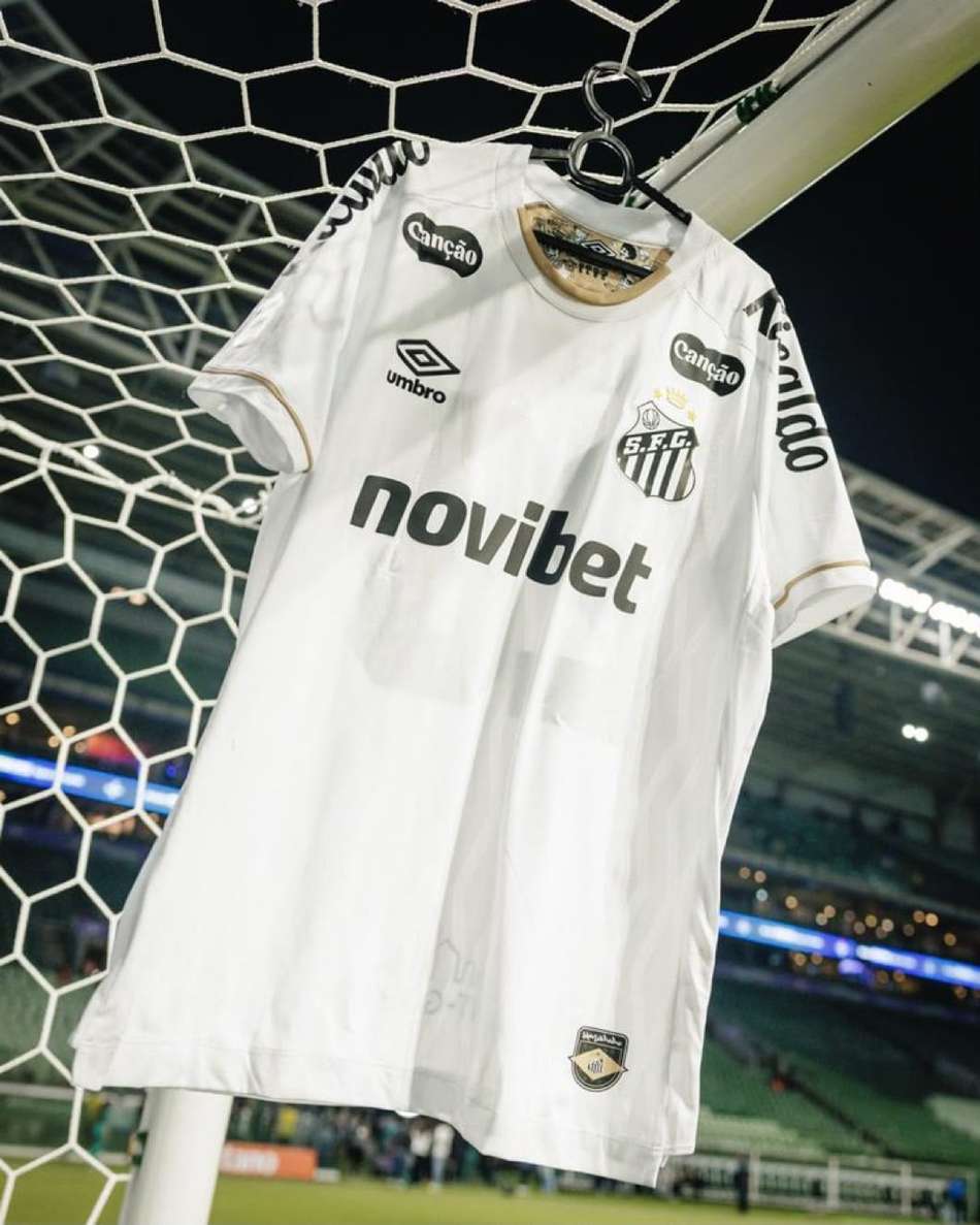 Primeiro uniforme do Santos no Nubank Parque antes do confronto contra o Palmeiras.