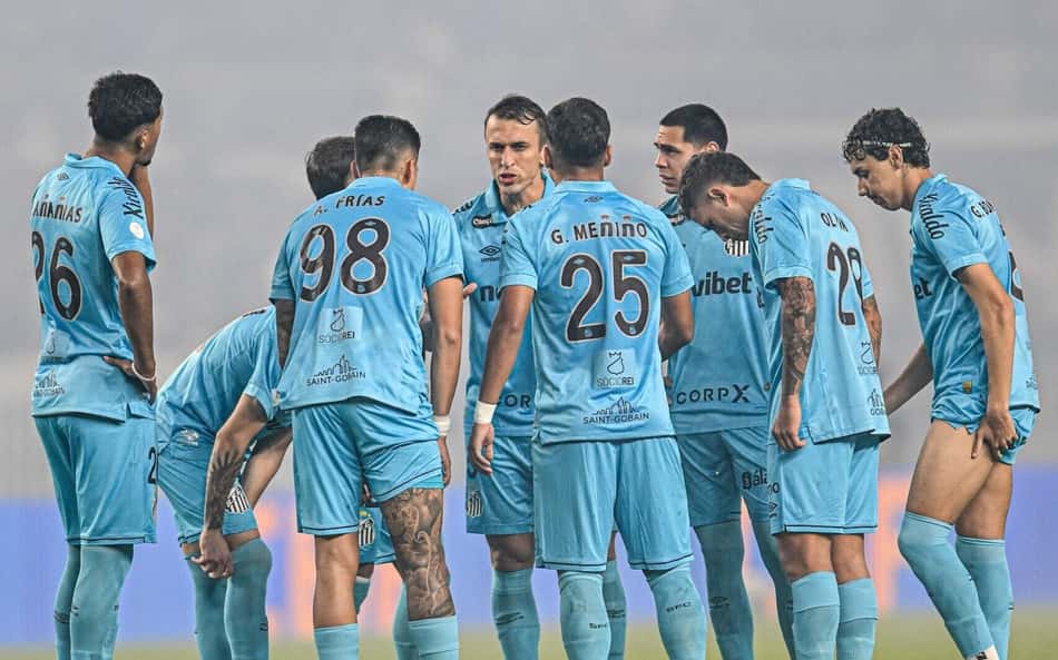 Jogadores do Santos antes de enfrentar o Remo