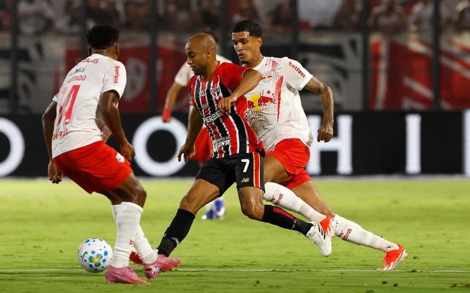 Últimos cinco encontro entre as equipes contou com duas 2 vitórias para cada lado e um empate (Foto: Rubens Chiri/Saopaulofc.net)