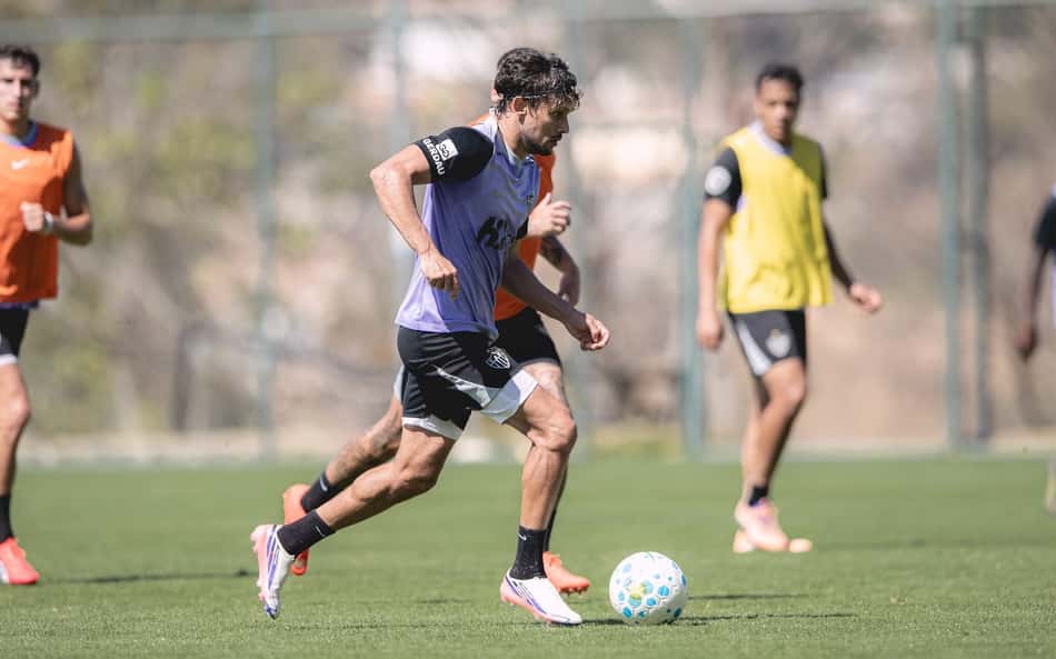 Scarpa treinamento Atlético (Foto: Pedro Souza / Atlético)