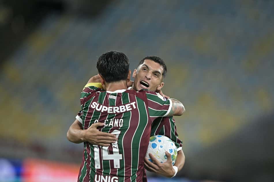 RJ - RIO DE JANEIRO - 15/08/2026 - BRASILEIRO A 2026, FLUMINENSE X PALMEIRAS - Serna jogador do Fluminense comemora seu gol com jogador da sua equipe durante partida contra o Palmeiras no estadio Maracana pelo campeonato Brasileiro A 2026.